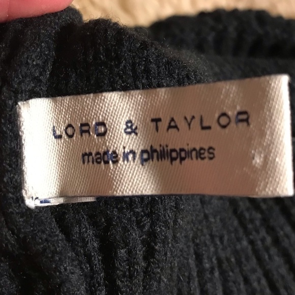 lord & Taylor knitted winter hat/ toque. Black. - Picture 5 of 6